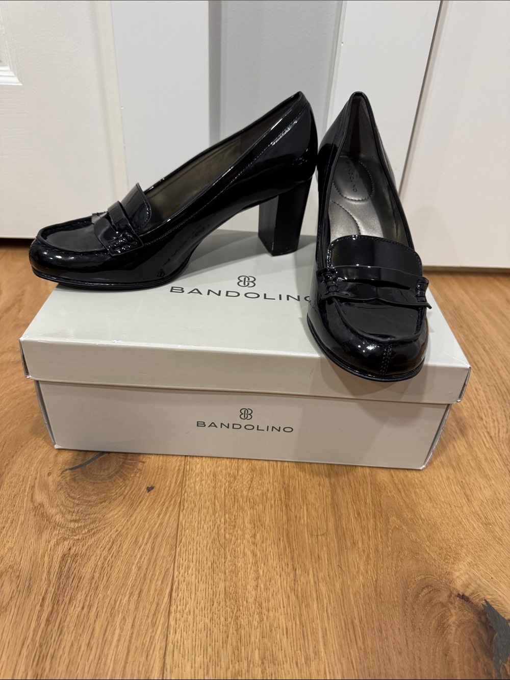 Bandolino Black Patent Leather Block Heel Penny Loafers Sz 7 barely worn w box